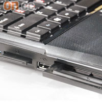 機身除了Express卡槽和讀卡器外，另有兩個USB 3.0插頭，方便高速傳取資料，規格明顯高出一班。