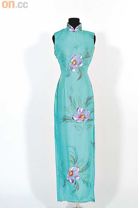 朱玲玲於1977年參選港姐時的旗袍風姿令人印象難忘，這件珍貴的旗袍亦會在展覽中展出。（旗袍及相片由羅朱玲玲女士提供）