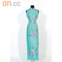 朱玲玲於1977年參選港姐時的旗袍風姿令人印象難忘，這件珍貴的旗袍亦會在展覽中展出。（旗袍及相片由羅朱玲玲女士提供）