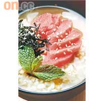 明太子茶漬飯 $50<br>茶漬飯是日本傳統的菜式，米飯以木魚瓜湯加入綠茶及玄米浸泡，丁師傅再加入明太子拌食，口感更爽帶點辣味。
