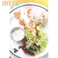 烤雞柳伴自製乳酪醬$60<br>選用巴西雞腿肉，掃上乳酪醬去燒，又香又惹味。