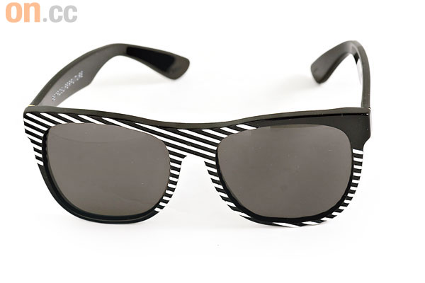 Super黑×白色Basic Shape Flat Top斜間太陽眼鏡 $1,550（a）