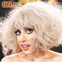 Lady Gaga最愛畫眼線，黑白雙色很搶眼。