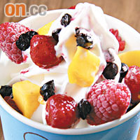 野莓乳酪$38除了Gelato，推介必試這款軟滑的乳酪，配以多款新鮮的野莓同食，滋味更豐富，而且更標榜98% Fat Free，食得更有「營」。