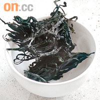 冬瓜海帶湯Douglas話醒多一個湯水畀大家，佢話海帶含豐富碘質及多種微量元素，有消除脂肪及膽固醇，只要洗淨材料煲滾即可飲用。