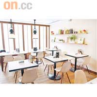 餐廳格調甚有Home Feel，在此用餐就像回家一樣，舒適自在。