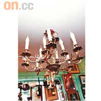 Victorian 12 - Branch Bronze Chandelier，1890年代產。呈現維多利亞年代將金屬打成猶如蕾絲一樣細緻，巧奪天工。<br>原價$75,000<br>75折$56,250