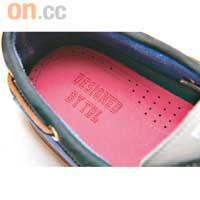 客人可在鞋墊、鞋舌及鞋側繡上字母或數字組成的縮寫。