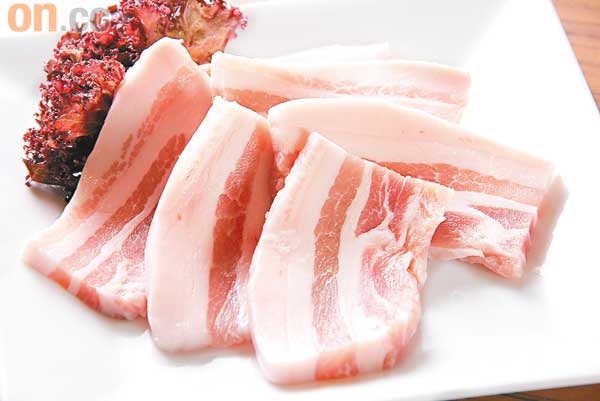 日本甘薯豬 $75<br>來自日本千葉縣的甘薯豬，因自細以甘薯飼養，故肉質較肥，可選擇油花較多的腩位或肥瘦均勻的枚頭肉。