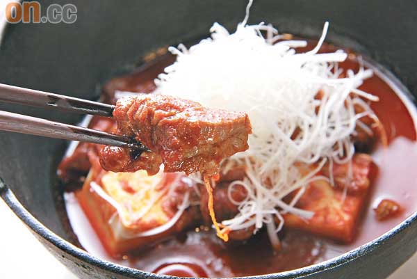 牛筋辛辣煮豆腐 $58<br>傳統日式小食，牛筋燜得很腍滑，配以自家製的辣汁，再加入豆腐同煮，香辣惹味。