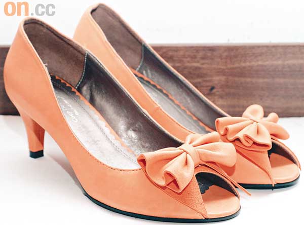 橙色蝴蝶高踭露趾鞋原價$439、特價$395