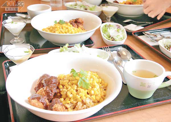 人氣咖喱炸豬扒粟米炒飯，超好味。¥980（約HK$88）