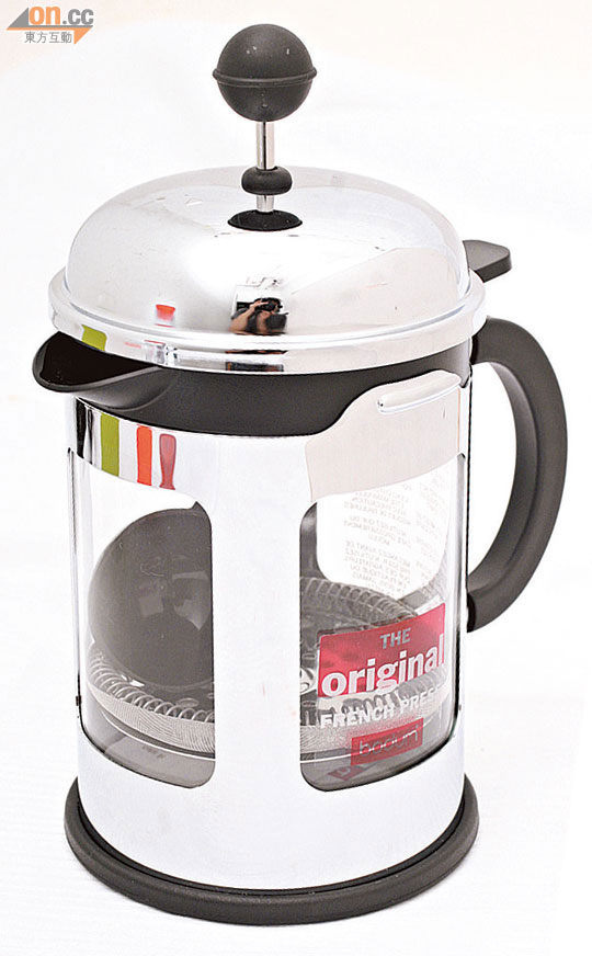 Chambord系列咖啡壺，頂蓋用咗新改良嘅開關設計，加強防漏。$540至$920