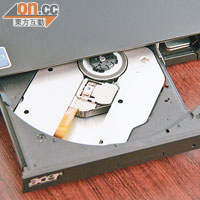 25.4mm超薄機身竟內置DVD燒碟機，可在視窗睇碟及備份重要檔案。