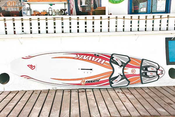 滑浪風帆板約$13,000