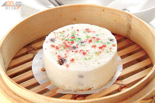 赤豆鬆糕 $25<br>台灣的傳統糕點小食，以赤豆及多種豆類製成，內裏是豆沙餡，纖維極高，口感較硬身，味道不太甜，據說是宋美齡最愛的小食。