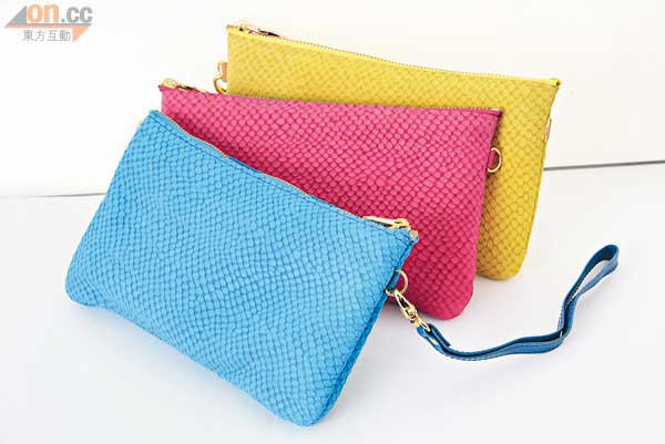 淨色真皮壓蛇紋Clutch Bag，分別有粉紅、粉藍及螢光黃色。原價$299 開倉價$149