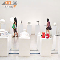 免費入場的燈飾展,網羅了多款70年代的前衞燈飾設計。