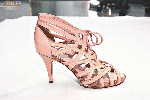 Katie Juidth粉紅色高踭鞋$800（c）
