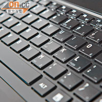 獨立字粒鍵盤採用19mm標準鍵距，符合人體工學設計，手感舒適。