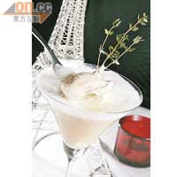 鮮蠔泡泡忌廉湯$58<br>似Cappuccino般有細滑泡泡，滿嘴濃郁蠔香，喝至尾聲時更「發現」肥美鮮蠔藏身杯底，甚為驚喜。