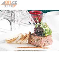 生牛肉韃靼$168<br>牛肉打到像免治肉般，加入洋葱、香草、水瓜鈕、蛋黃等，調出來的味道非常有層次，襯點多士滋味無窮。