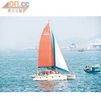 香港雙體船會的高速南非雙體風帆船，可載旅客欣賞香港美麗海景。