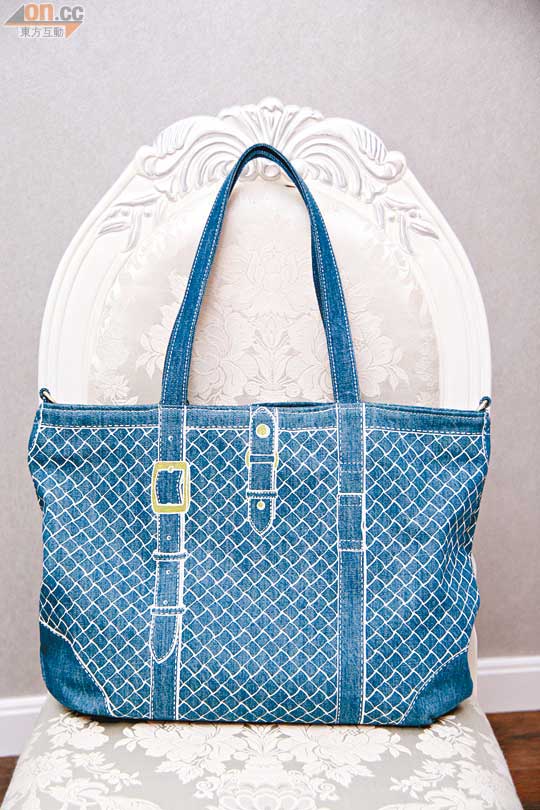 SAN MIHARA藍色牛仔布Fake Print手袋原價$1,280 特價$960  