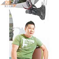 池龍虎認為人的貪婪造成真理的歪曲，以致形成了一個扭曲的虛假世界。