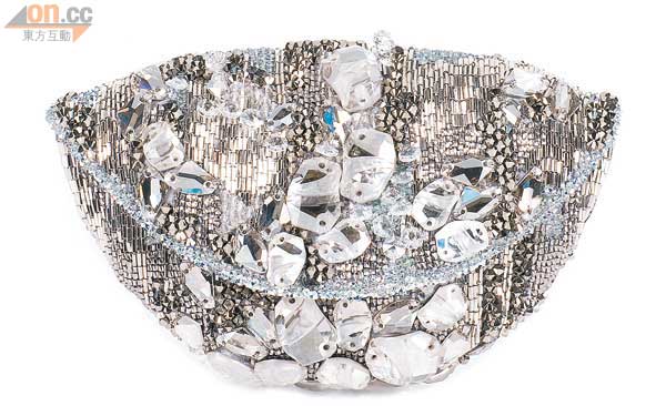 Sirius銀色珠飾水晶Clutch Bag $28,000