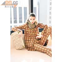 啡色格子毛領絨褸 $26,800<br>啡色格子絨褲 $7,900<br>米色間棉Clutch Bag $4,500
