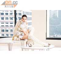 米色Fur Coat $25,500<br>米色半截絨裙 $5,100<br>米色冷手套 $1,600<br>米色厚冷長襪 $3,300