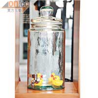 玻璃水壺$350<br>連小水龍頭的西班牙製玻璃水壺，帶點懷舊味道，可盛載一公升水慢慢飲。