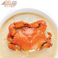 藥膳蒸黃油蟹 時價<br>原理像花雕蒸蟹，但師傅以用上8種藥材自家製的藥材酒來浸蟹，再以少量藥材酒蒸蟹，有助中和蟹粉濕毒，最後以蒸蟹後的蟹水來蒸蛋，啖啖蟹精華。