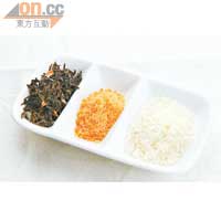 茶熏黃油蟹所用的是炸香了的香片，此外，還需加入黃糖碎及米粒同熏，才能做出最佳效果。