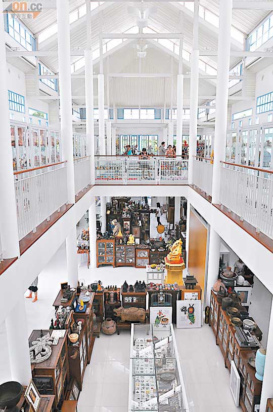 兩層高博物館收藏了過10萬件玩具及歷史物品。