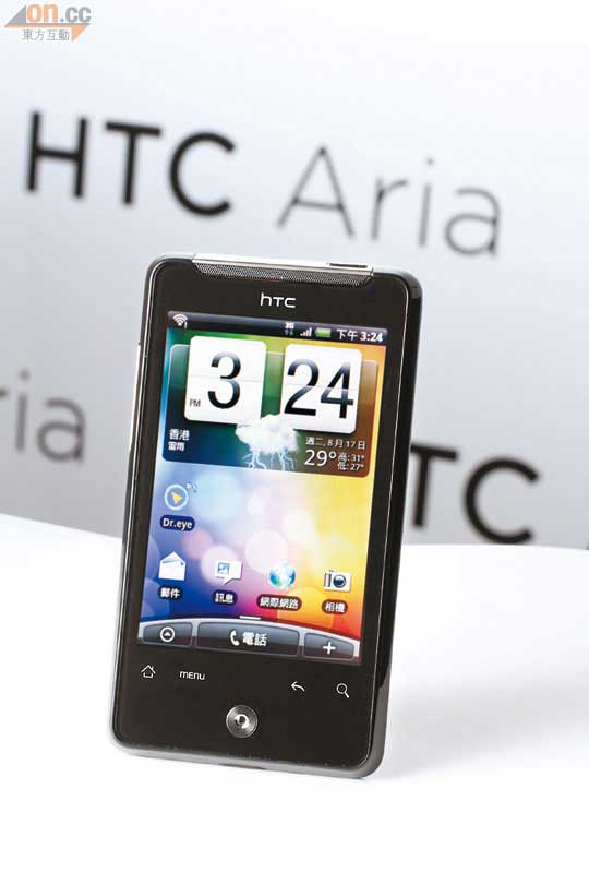 沿用7版HTC Sense介面，在600MHz處理器帶動下，頁面切換十分流暢。