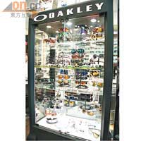 店內同時有戶外專用眼鏡品牌OAKLEY眼鏡，完全照顧每位買家需要！