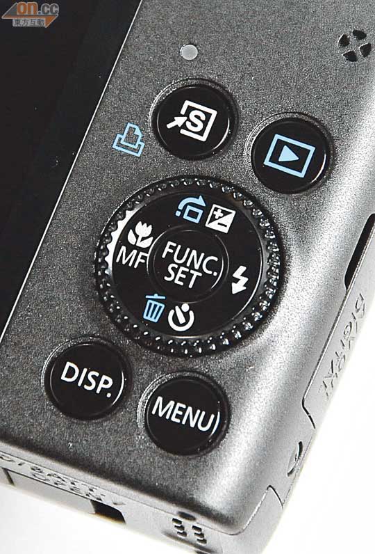 機背按鈕與IXUS接近，最方便是轉盤可調校拍攝功能之餘，睇相一轆搞掂。
