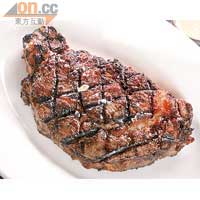 USDA Prime Rib Eye 14oz  $398（+Jumbo Asparagus $98）<br>牛塊先經風乾，再於需要前一天以香草醃製，特別加入Liquid Smoke，即使以電爐烤都可以做出炭烤效果，配上3種自家製醬汁，每一口都肉嫩味濃。