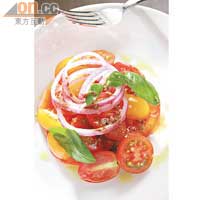Tomato Salad $98<br>謙仔表示，番茄除了可以抗氧化外，還可以為身體保持肌肉，這款以澳洲牛茄、荷蘭藤茄及本地車厘茄配上香草醋汁的沙律，只要愛健康，無論男女都要吃。