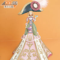 巴黎鐵塔反轉再反轉<br>Rosso Regale World Collection艾菲爾鐵塔娃娃，真身係一個Doll Bell！$650（a）