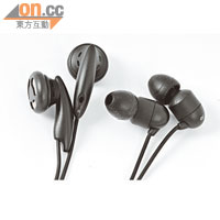 附送的兩款防水耳筒，包括左邊的外耳式及右邊的入耳式，用戶能因應自己的喜好選用。