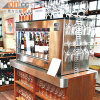 武康庭內名為「葡道」的酒窖，設有自助紅酒機，只要購買儲值卡便可一杯杯的購買紅酒。
