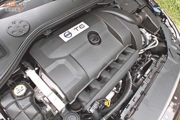 引擎馬力高達304hp，但綜合耗油量只是9.9L/100km。