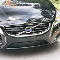 流線而具前衞氣息的車頭造型，可說是最In的富豪型號。