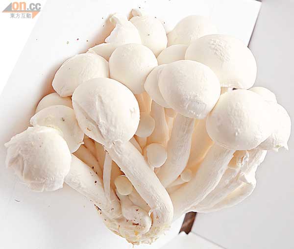本地種植的白本菇，是日本品種，食落爽口。$38/300g