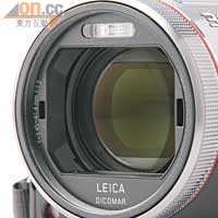 TMT750用上一支新設計的46mm直徑Leica Dicomar鏡頭，並可以鏡頭轉環揀選各種設定。
