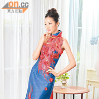 寶藍泰絲×紅色立體花花晚裝單租價錢：$4,280購　　買：$15,800（a）