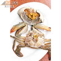 老闆雷先生每天都會到魚市場選購蟹乸，貪其多膏肉又甜。